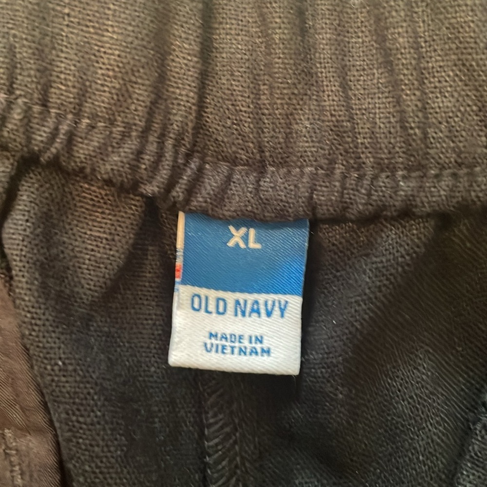 Old Navy Black linen shorts with floral top - Picture 16 of 16